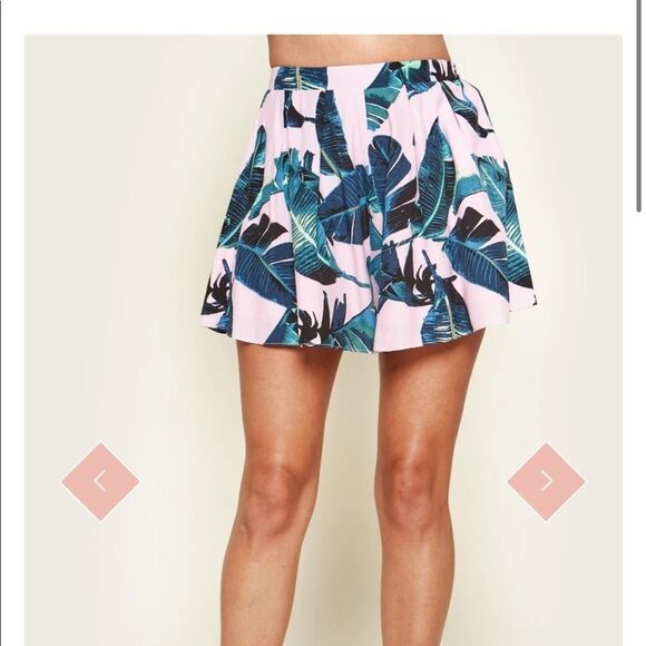 Sugar lips Dolce Tropical Print Pleated Shorts - Picture 2 of 7
